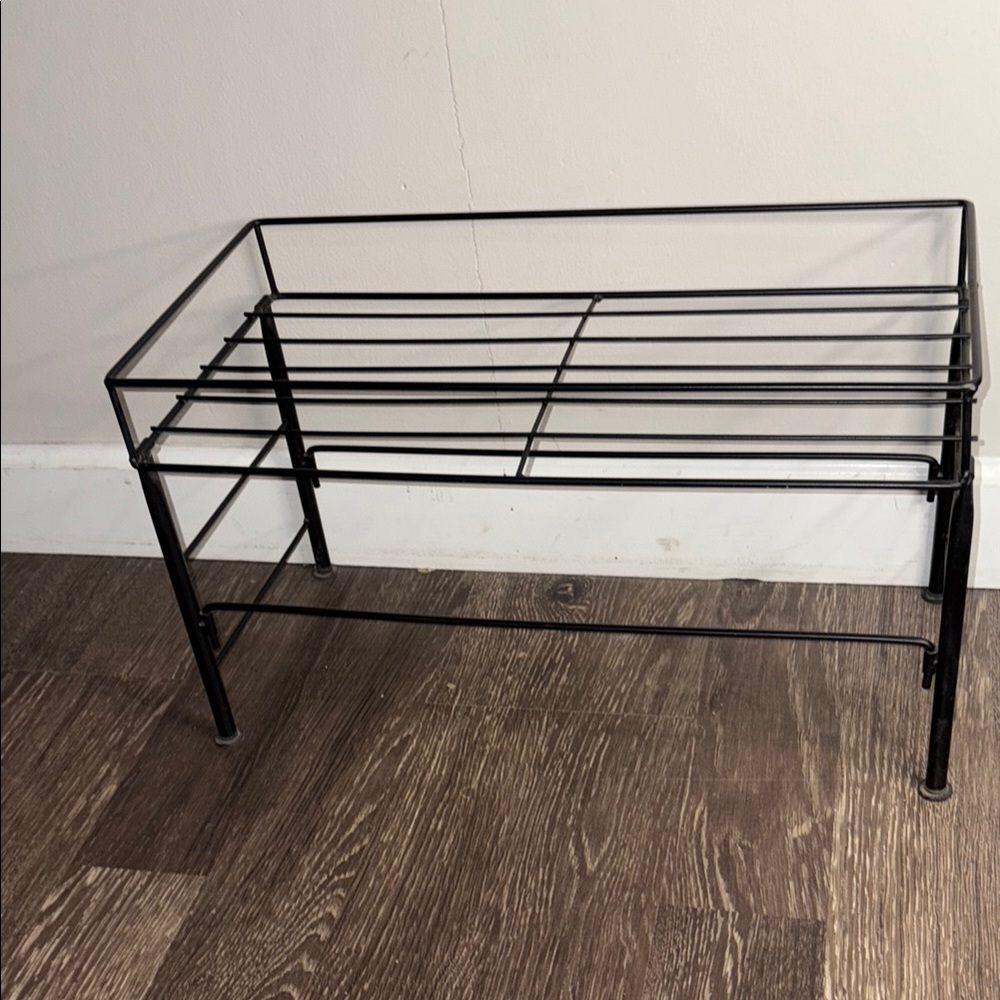 Elevated black metal dog bowl rack